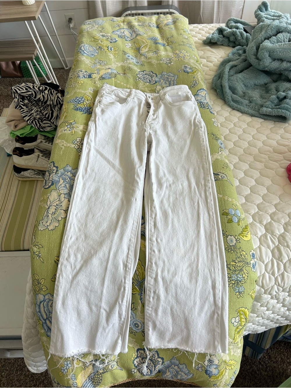 Zara White Straight-Legged Jeans